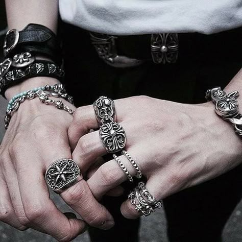 Rings Aesthetic Men, Emo Jewelry, Chains Aesthetic, Biker Rings Mens, Masculine Jewelry, Street Style Jewelry, Goth Guys, Aesthetic Men, Rings Aesthetic