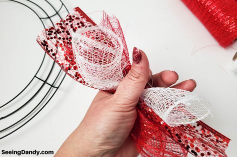 Deco Mesh Christmas Wreaths Diy, Ribbon Wreath Tutorial, Diy Deco Mesh Wreath, Deco Mesh Wreaths Tutorials, Deco Mesh Wreaths Diy, Christmas Mesh Wreath, White Christmas Wreath, Mesh Wreath Tutorial, Holiday Wreaths Diy