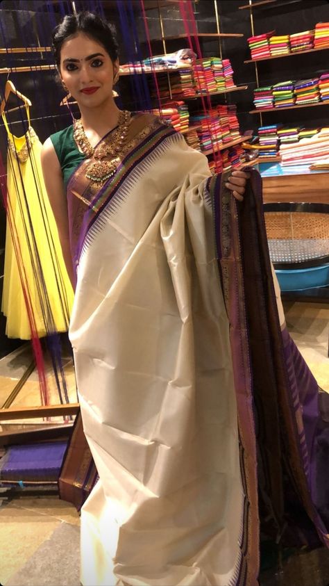 Off White Kanjivaram Silk Saree, Classy Sarees, Draped Sarees, Saree Outfits, White Sarees, Maharashtrian Saree, Gadwal Sarees, Engagement Saree, Saree Styling