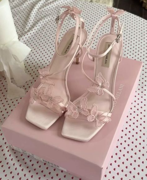 Shoes With Bows, Pretty Heels, Heels Aesthetic, Dr Shoes, Shoes Heels Classy, Cute Shoes Heels, Fashion Shoes Heels, Heels Classy, Fancy Shoes