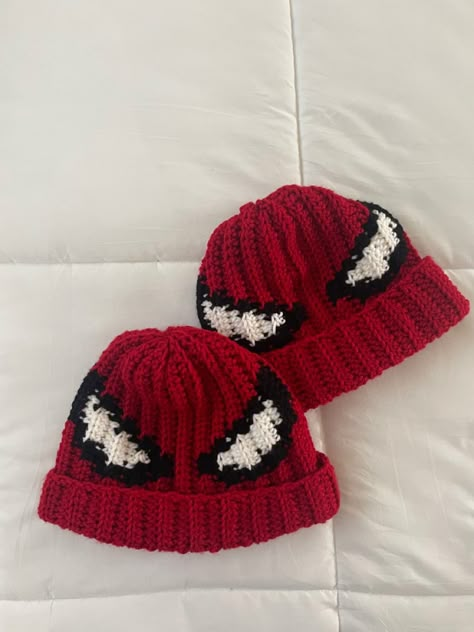 Crochet Spiderman beanies ideas inspo cute couple gift idea beginner easy chonkaycrochet marvel superhero beanie Spiderman Crafts Aesthetic, Crochet Hat Spiderman, Crochet Spider Man Beanie, Crochet Stuff For Men, Crochet Ideas Spiderman, Spider Man Beanie Crochet, Crochet Outfits For Men, Knitting Aesthetic Ideas, Crochet Bf Gift