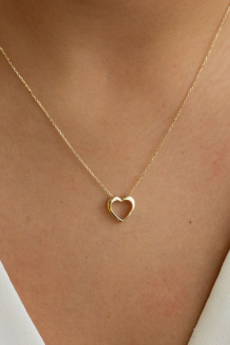 14k Gold Solid Heart Necklace, Delicate Heart Necklace,14k Solid Heart Gold Necklace,Heart Necklace, Gold Layering Necklace, Love Necklace is a special design for heart necklaces, it is suitable for daily use as well as special occasions.  More details; Our product weighs 1.66 gr and the chain length is 42 cm. There may be +/- 0.15 change in gram information due to production. Your products will be shipped with free shipping UPS express within 1-3 business days. Quality control has been done. Ou Daity Gold Jewelry, Cute Small Necklaces Jewelry, Simple Teen Jewelry, Promise Necklace For Her Simple, Cute Necklaces For Girlfriend Simple, Cute Simple Necklaces Gold, Small Heart Necklaces, Heary Necklace, Heart Gold Necklace