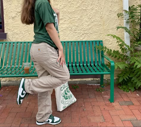 Green Nike Outfits For Women, Outfits With Green Jordans, Outfits With Green Nike Dunks, Green Jordans Outfit Women, Green Aj1 Outfit, Mike Dunks Outfit, Venice Dunks Outfit, Enamel Green Dunk High Outfit, Green Low Dunks Outfit