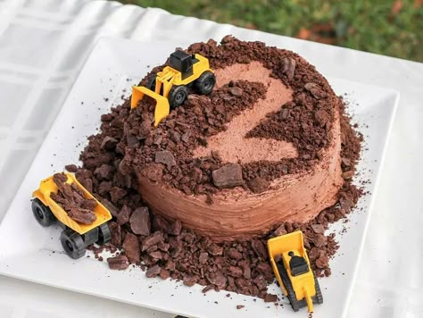 Construction 2nd Birthday, Digger Birthday Cake, Tractor Birthday Cakes, Kids Birthday Cake Ideas, Digger Cake, Digger Birthday, Tractor Cake, Car Cakes, Construction Cake