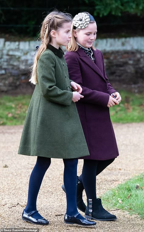 Princess Charlotte and Mia Tindall attend the Christmas church service at Sandringham Princess Charlotte Fashion, Princess Charlotte 2024, Princess Lottie, Prince Charlotte, Prince William Kids, Princesa Charlotte, Old Prince, Zara Tindall, Zara Phillips