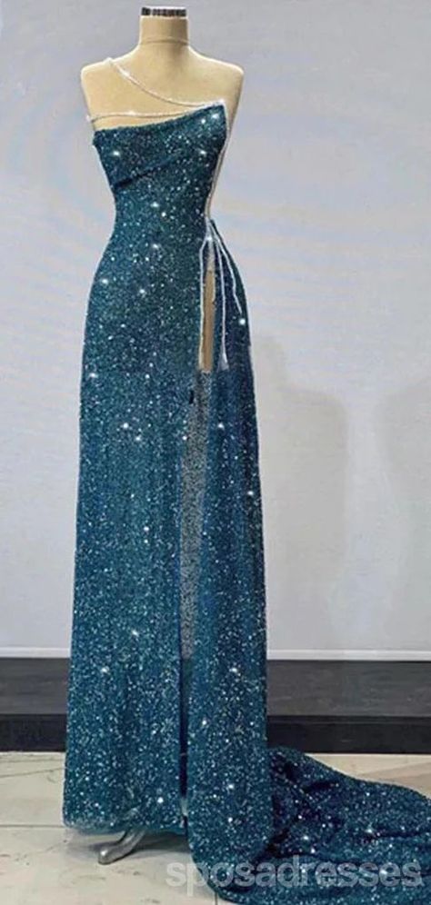 Prom Dress Inspo, Classy Prom, Winter Ball, Classy Prom Dresses, Stunning Prom Dresses, Vintage Prom, Unique Prom Dresses, Prom Dress Inspiration, Cute Prom Dresses