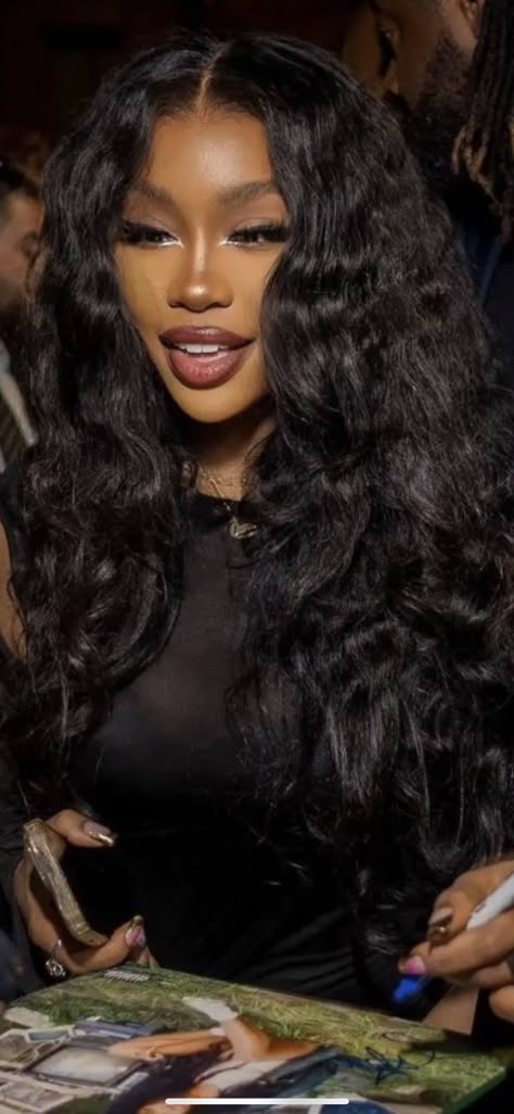 Sza Hair Straight, Olivia Appleberry, Diorcore Aesthetic, Arnell Armon Tattoos, Black Uk Girl Makeup Look, Pretty Wigs Black Women, Smeared Lipstick Aesthetic, Black Women Femininity, Baddie Makeup Black Women