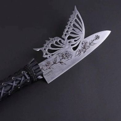 Kou Diabolik Lovers, Fantasy Dagger, Knife Aesthetic, Creepy Cute Fashion, Pretty Knives, Butterfly Knife, Fantasy Props, Cool Swords, Kawaii Accessories