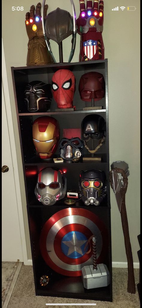 Marvel Shelf Ideas, Iron Man Room Ideas, Teen Marvel Bedroom, Marvel Collection Display, Marvel Living Room, Marvel Themed Room Aesthetic, Marvel Room Ideas Aesthetic, Marvel Room Decor Ideas, Marvel Decorations Room