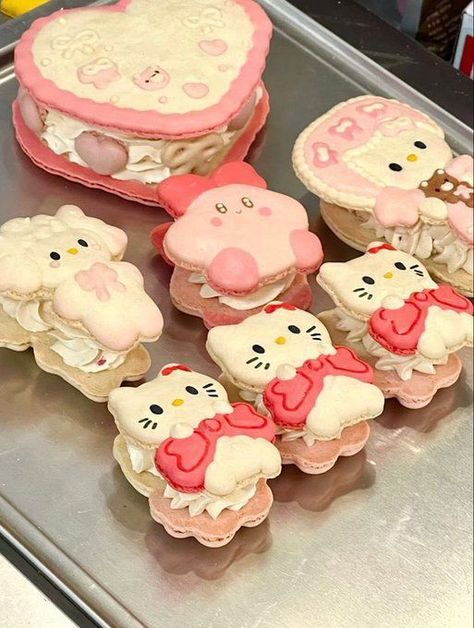 Inedible Things I Would Eat, Kitty Drink, Bolo Da Hello Kitty, Pastel Cupcakes, Kitty Cafe, Kawaii Cooking, Cute Baking, Pretty Dessert, Hello Kitty Cake