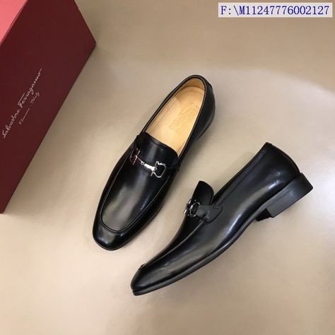 Ferragamo Shoes Mens, Classic Clothes, Salvatore Ferragamo Men, Ferragamo Men, Arab Women, Ferragamo Shoes, Material Girl, Black Series, Material Girls