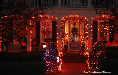 Halloween Porch Lights, Halloween Decorations Uk, Halloween Exterior, Diy Halloween Home Decor, Halloween Lighting Outdoor, Halloween Lights Decorations, Halloween Outside, Halloween Mantle, Halloween House Party