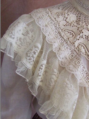 Lace Reference, Victorian Style Fashion, Lace Aesthetic, Victorian Era Fashion, Romantic Blouses, Top Wedding Dresses, Victorian Lace, Lace Outfit, Heirloom Sewing