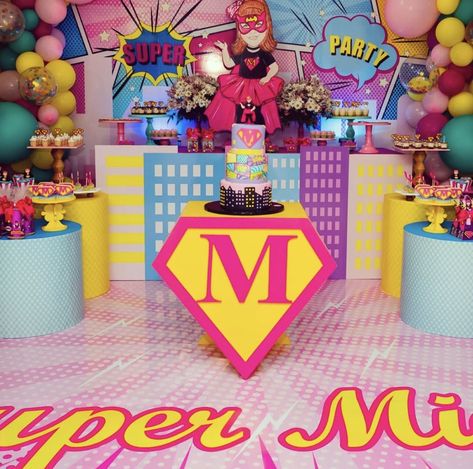 Girl Super Hero Birthday Party Ideas, Pink Superhero, Supergirl Party, Superhero Girls Birthday, Supergirl Birthday, Super Power Girl, Marvel Party, Superhero Theme Party, Baby Superhero