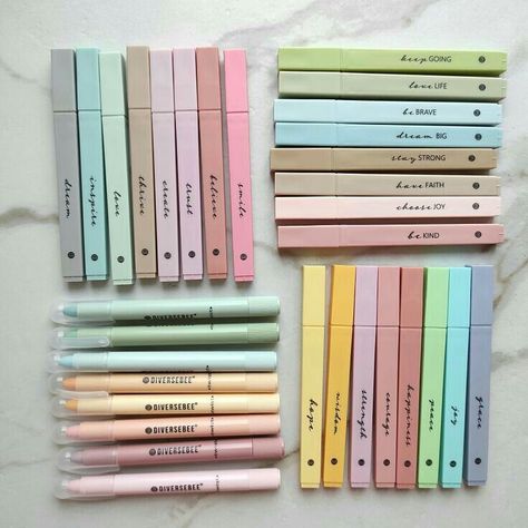 Best Highlighters School, Cute Hilighters, Aesthetic Highliters, Fancy Highlighters, Stationary Highlighters, Stationary Supplies Aesthetic, Best Stationary Supplies, Highlighter Stationary, Aesthetic Stationary Supplies