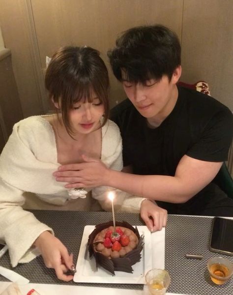 Gift Basket Ideas For Couples, رعب نفسي, 사진 촬영 포즈, Couples Vibe, My Kind Of Love, Ulzzang Couple, Korean Couple, Me And Who, Ideas For Couples