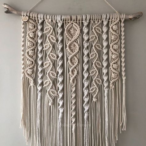 Macramé Mural - Idées et Tutoriel Diy Macrame Wall Hanging, Large Woven Wall Hanging, Simpul Makrame, Art Macramé, Pola Macrame, Tutorial Macramé, Woven Wall Decor, Macrame Knots Pattern, Macrame Wall Hanging Diy