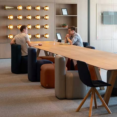 Collaboration Room Office Spaces, Collaborative Spaces Workspaces, Collaboration Spaces In Offices, Modern Co Working Space Design, Communal Office Space Ideas, Amenity Space Design, Workplace Design Collaborative Space, Meeting Space Design, Contemporary Office Interior Design