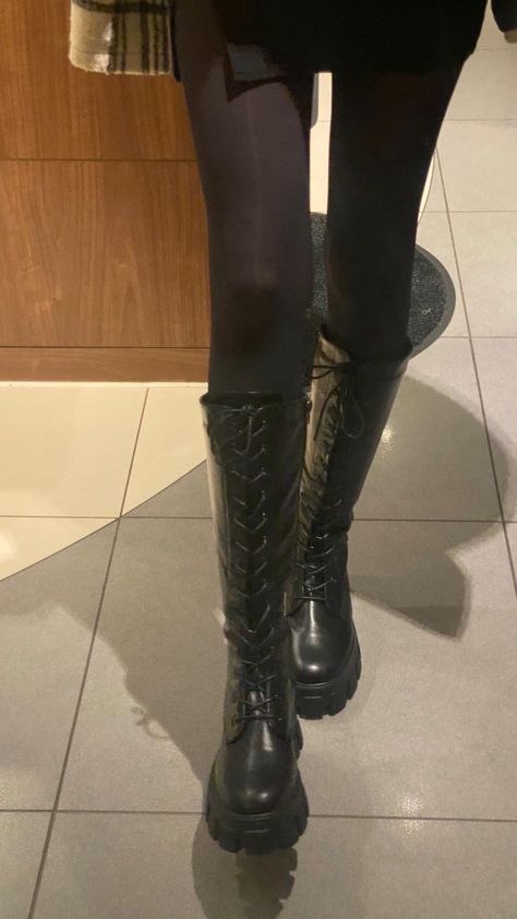 Black Knee High Lace Up Boots, Laced Up Boots Outfit Knee High, Long Black Combat Boots, Long Lace Boots Outfit, Black Knee High Combat Boots Outfit, Knee Combat Boots Outfit, All Black Combat Outfit, Black Knee High Combat Boots, Knee High Boots Grunge