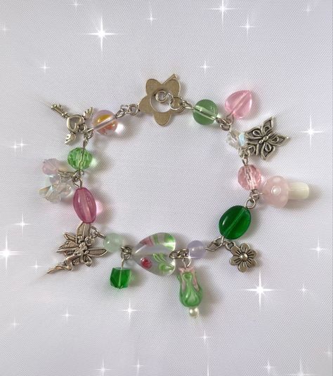 Pink And Green Bead Bracelet, Fairycore Bracelet Ideas, Green Aesthetic Bracelets, Green And Pink Jewellery, Green And Pink Bracelet, Green Bracelet Aesthetic, Fairycore Bracelet, Crystal Necklace Diy, Y2k Bracelets