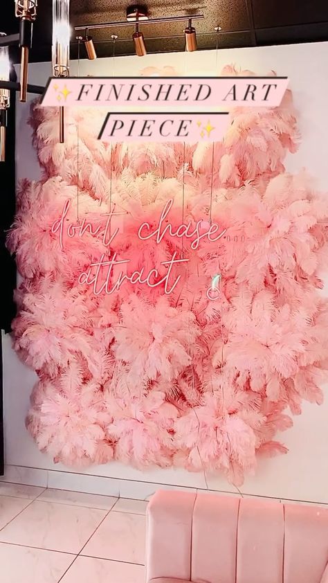 Pink Feather Decor, Blooming Feather Wall, Diy Feather Wall Backdrop, Feather Decoration Ideas, Feather Wall Backdrop, Pink Feather Wall, Diy Feather Wall, Feather Backdrop, Gatsby Birthday