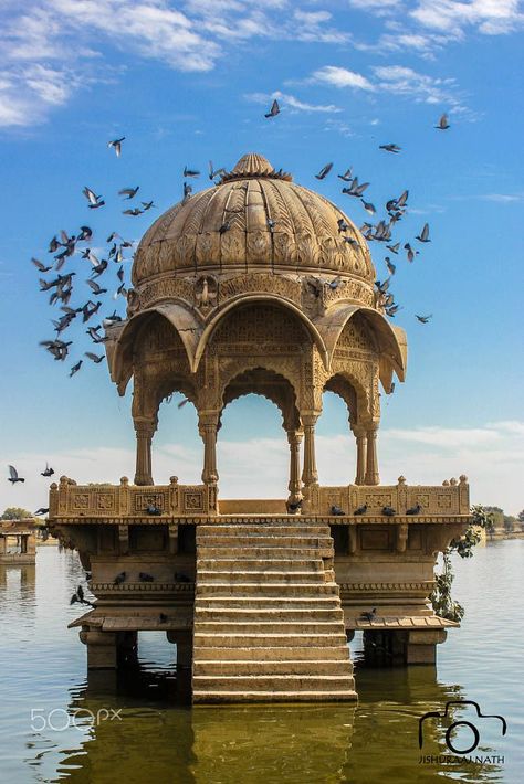 Gadisar lake, Jaisalmer, India Indian Temples Photography, Indian Buildings Architecture, Indian Architecture Photography, Hindi Architecture, Fort Painting, House With Floor Plan, Rajasthan Architecture, Gadisar Lake, Indian Monuments