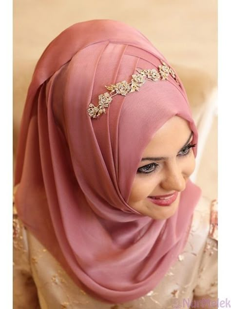 Saree With Hijab, Muslim Wedding Dress Hijab Bride, New Hijab Style, Hijabi Bride, Wedding Hijab Styles, Bridal Hijab Styles, Bride Hijab, Hijabi Brides, New Hijab