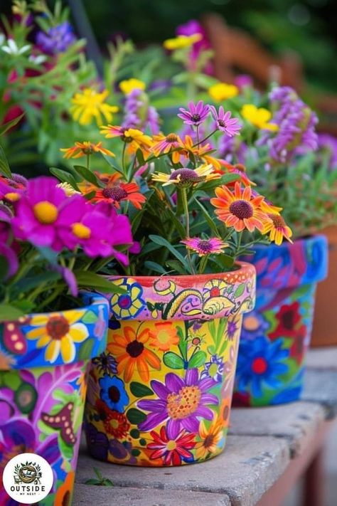 Hippie Garden, Flower Pot Art, Painted Pots Diy, Pot Art, Pot Painting, Garden Decor Projects, Boho Garden, Painted Flower Pots, Garden Painting