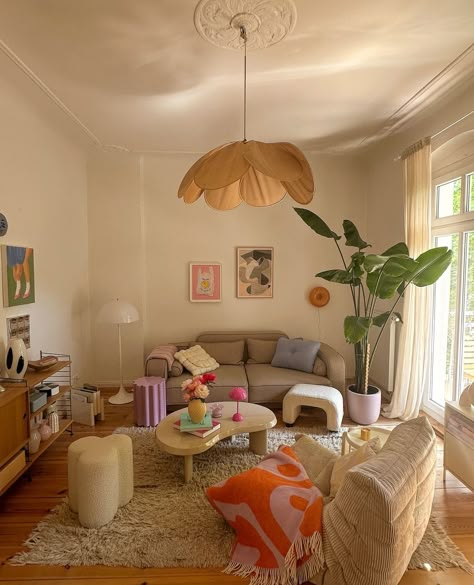 Yellow Pink Room Aesthetic, Colorful Minimalism Living Room, Bright And Colorful Living Room, Colorful Vintage Apartment, Earthy Maximalist Decor, Small Simple Living Room Ideas, Dream Apartment Decor Living Room, Living Room Designs Aesthetic, Scandinavian Interior Colorful