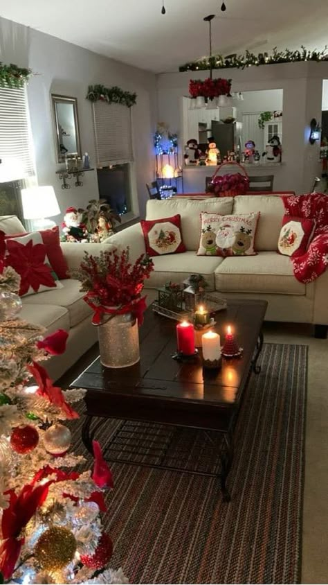 Christmas Decoration Apartment Ideas, Red Christmas Living Room Decor, Red And White Christmas Living Room, Red White And Black Christmas Decor, Christmas Aesthetic House, Red Christmas Living Room, Christmas Decor Ideas For Living Room Cozy, Mantles With Tv, Winter Living Room Ideas