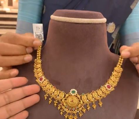 25 Grams Gold Necklace Designs, Traditional Gold Necklace, Ruby Necklace Designs, Mangalsutra Design, Delicate Gold Jewelry, Bridal Necklace Designs, Gold Jewels Design, Gold Bridal Necklace, Black Beads Mangalsutra Design