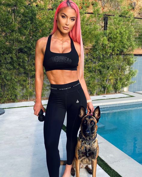 Eva Marie Wwe, Natalie Eva Marie, Natalie Marie, Bright Hair Colors, Eva Marie, Vince Mcmahon, Hot Abs, Fitness Competition, Athletic Style