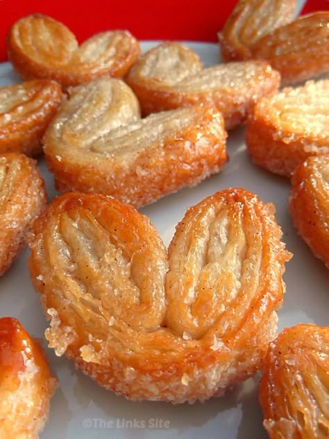 Cinnamon Palmiers, Palmiers Recipe, Jul Kaka, Puff Pastry Recipes Dessert, Pastries Recipes Dessert, Biscuits Diététiques, Puff Pastry Desserts, Puff Pastry Recipes, Pastry Desserts