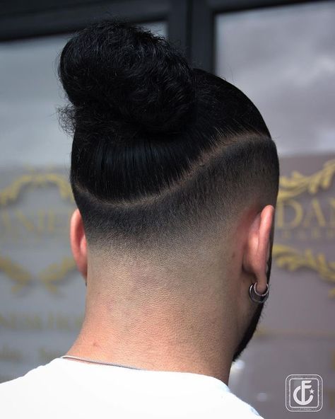 Mens Long Hair Undercut, Man Bun Haircut, Bentuk Alis, Man Bun Hairstyles, Undercut Long Hair, Cool Mens Haircuts, Mens Haircuts, Men's Long Hairstyles, Men Hair Color