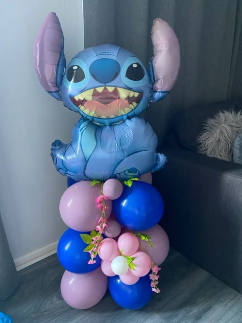 Stitch Ballon Garland, Stitch Diy Decorations, Stitch Disney Party Decorations, Lilo Party Ideas, Lilo And Stitch Balloon Bouquet, Stitch 3rd Birthday Party, Stitch Birthday Balloon Ideas, Stitch Themed Birthday Party Ideas, Cute Stitch Birthday Ideas