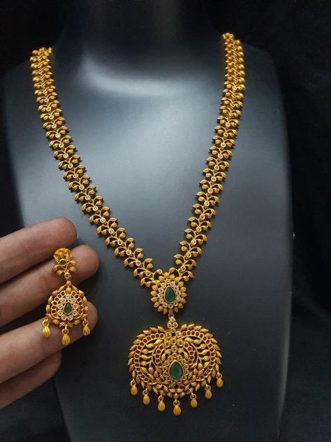 Top 10 Gold long chain design - Fashion Beauty Mehndi Jewellery Blouse Design Gold Long Chain Designs, Long Chain Designs, Long Chain Earrings Gold, Mehndi Jewellery, Gold Long Chain, Wedding Jewelry Sets Bridal Jewellery, Indian Jewellery Gold, Gold Jewels Design, Jewel Design