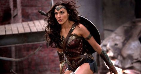 12 Movies With Kick-Butt Women on TV Wonder Woman Gadot, Wonder Woman 2017, Wonder Woman Movie, Gal Gadot Wonder Woman, Robin Wright, Dawn Of Justice, Hollywood Movies, Dc Movies, Batman V