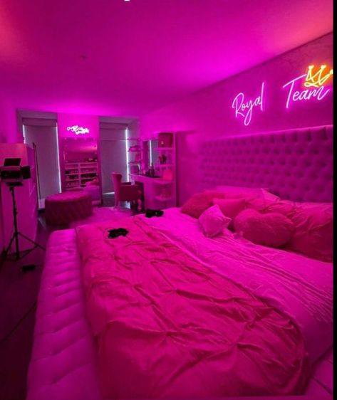 Pink Vibe Bedroom, Pink Baddie Room Ideas, Pink Baddie Room, Imvu Room, Baddie Rooms, Pink Baddie Aesthetic Room, Pink Baddie Aesthetic Bedroom Ideas, Pink Room Baddie, Cute Pink Room Bed