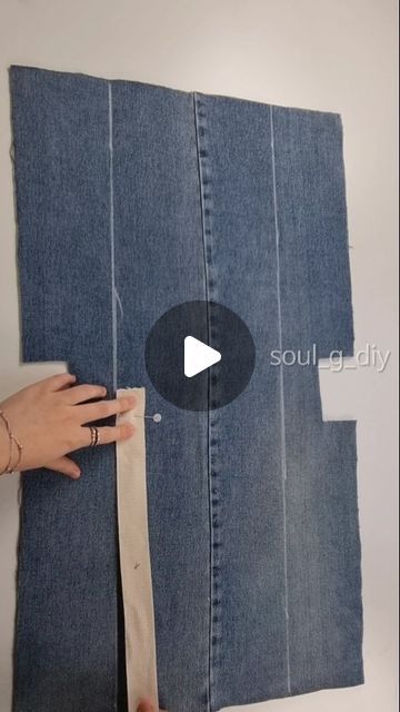 Jeans Tote Bag Design, Denim Tote Bags Diy, Diy Fabric Bag, Denim Bags From Jeans Diy, Denim Tote Bag Diy Old Jeans, Diy Purse Patterns Free, Quilted Bag Patterns Free, Fabric Purses Handmade, Jean Bags Pattern Ideas