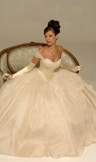 wedding dress for Belle, by Hollywood Dreams Vintage Ball Gowns, Wedding Dresses Princess Ballgown, Princess Bridal, Bridal Ball Gown, Trendy Wedding Dresses, Pretty Wedding Dresses, Dream Wedding Ideas Dresses, Princess Wedding Dresses, Princess Wedding