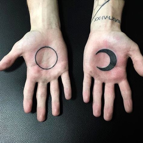 Hand Palm Tattoos, Sun Moon Tattoo, Eclipse Tattoo, Mangas Tattoo, Moon Sun Tattoo, Fern Tattoo, Minimal Tattoo Design, Yin Yang Tattoos, Scar Tattoo