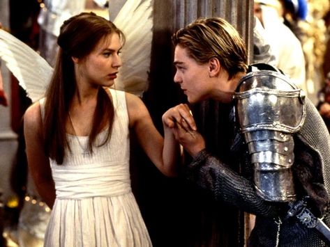 romeo and juliet (1996) Romeo + Juliet Aesthetic, Romeo And Juliet Poster, Romeo And Juliet Costumes, Leonardo Dicaprio Romeo, Romeo Juliet 1996, Romeo Ve Juliet, Juliet Movie, Juliet Capulet, Claire Danes