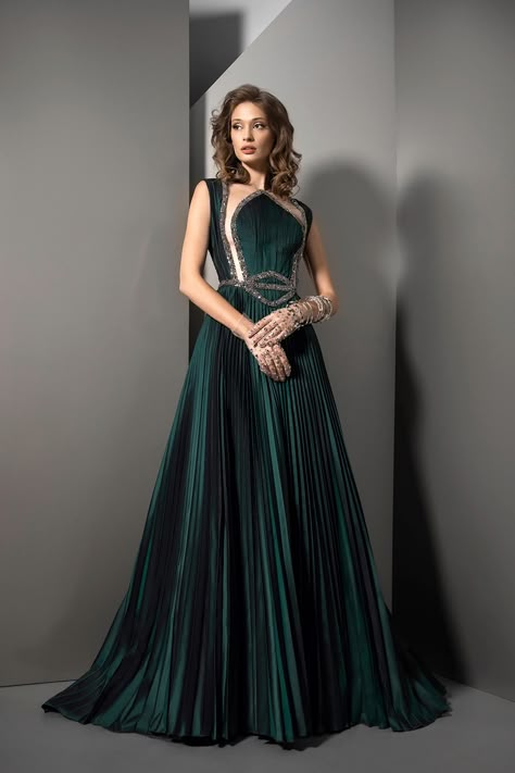 Fantasy Outfits, Fantasy Dresses, Sleeveless Gown, فستان سهرة, Fairytale Dress, Fantasy Dress, Gowns With Sleeves, Maxi Dress Green, Fantasy Fashion