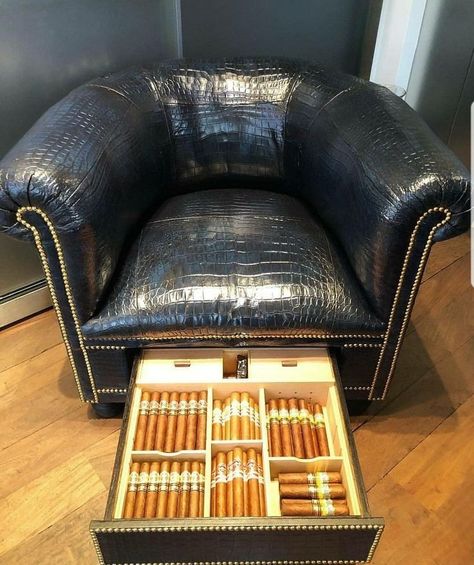 Zigarren Lounges, Gentleman's Club, Whiskey Room, Gear Storage, Cuban Cigars, Good Cigars, Pipes And Cigars, Cigars And Whiskey, Summer Decorating Ideas