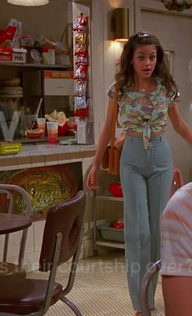 mila kunis; that 70's show That 70s Show Mila Kunis Outfits, Mila Kunis Style That 70s Show, Mila Kunis 90s Outfits, That 70s Show Mila Kunis, Mila Kunis Outfits That 70s Show, That 70s Show Clothes, 70s Tv Shows Outfits, 70s Womens Outfits Vintage, That 70 Show Outfit