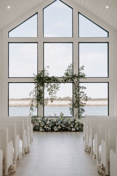 Barndominium Wedding, Wedding Venues Farmhouse, Indoor Church Wedding, Minimalist Wedding Venue Simple, Church Wedding Venue Ideas, Wedding Ideas Simple Elegant, Small Chapel Wedding Decorations, Wedding Venue Staircase, Greenhouse Chapel