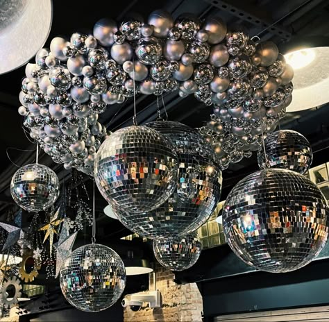 Chrome Party Decorations, Chrome Party Theme, Balloon Disco Ball, Disco Party Entrance, Disco Glam Party Decorations, Disco Theme Birthday Party, Disco Ball Theme Party, Disco Ball Wedding Decor Dance Floors, Disco Glam Party