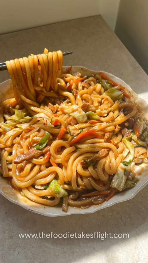 Easy Saucy Udon Noodles - The Foodie Takes Flight Udon Noodle Recipe Vegetarian, Gravy Noodles, Noodle Photography, Chicken Udon Noodles, Udon Noodle Recipe, Chicken Udon, Japanese Noodle Dish, Udon Noodles Recipe, Food Breakfast Ideas