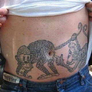 Belly Button Tattoos, Tatoo 3d, Button Tattoo, Monkey Tattoos, Clever Tattoos, Tattoo Fails, Geniale Tattoos, Stomach Tattoos, Weird Tattoos