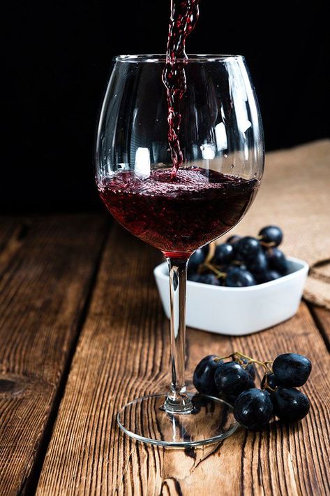 Wine Benefits, Vegan Wine, Best Red Wine, Pouring Wine, Red Vines, Wine Photography, Wine Tasting Experience, Popular Snacks, Wine Selection